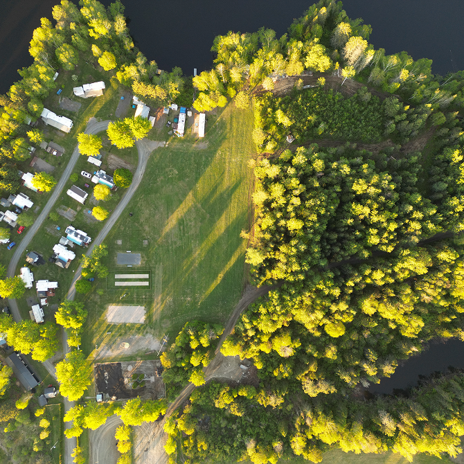 Espace de camping sauvage du domaine