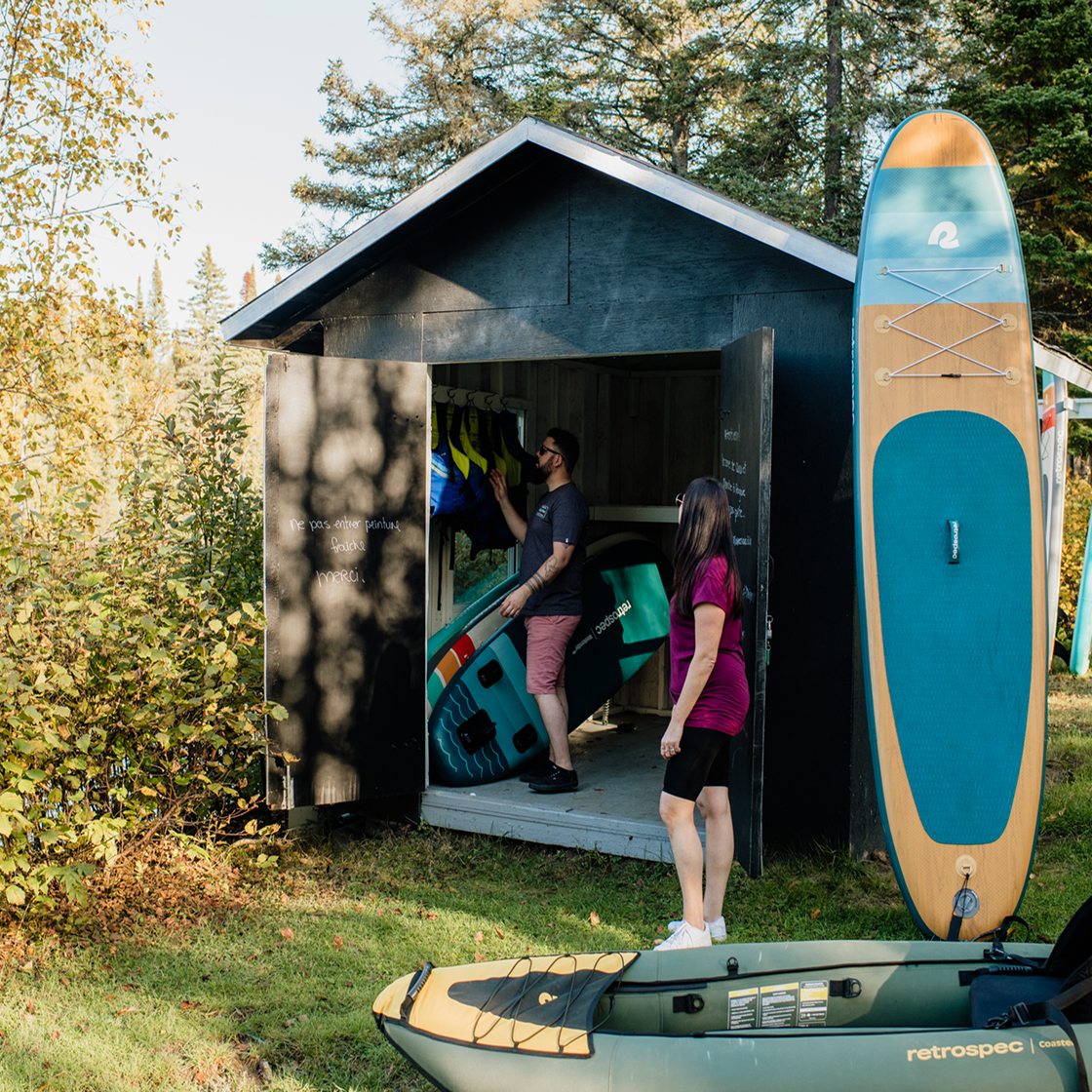 Paddle board sur les eaux calmes du lac des Chicots